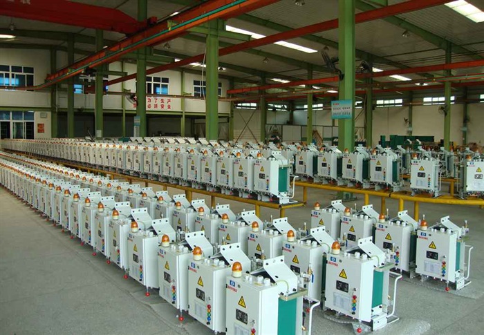 為吉利汽車提供的懸掛式點(diǎn)焊機(jī)